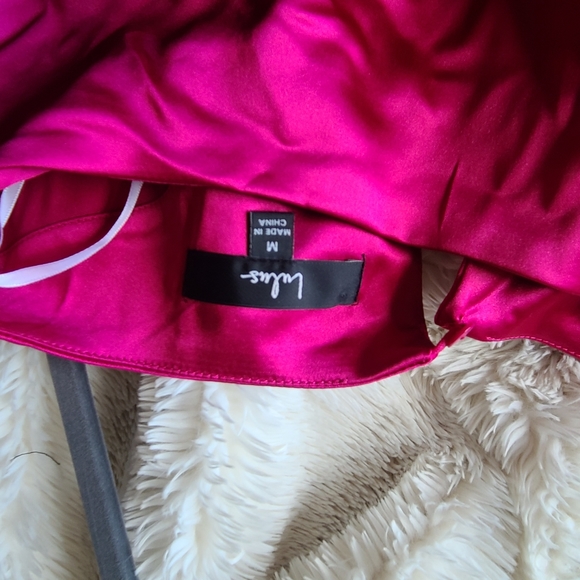 NWOT Lulu's Satin crop top - Picture 4 of 4
